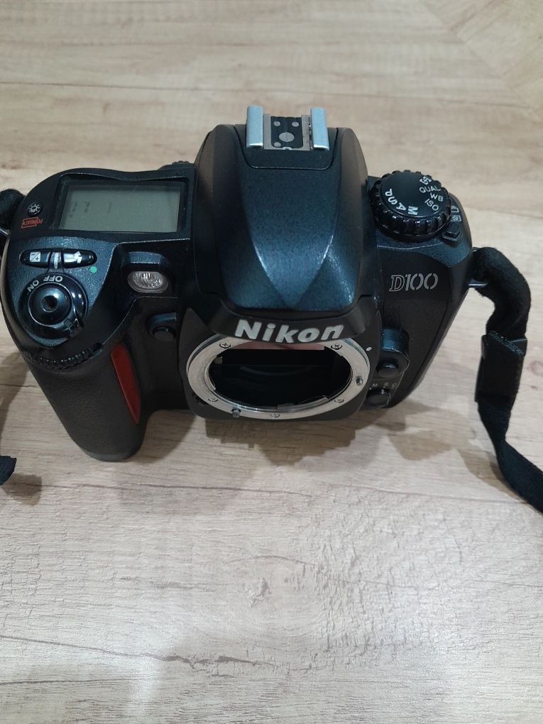 Aparat Nikon D100