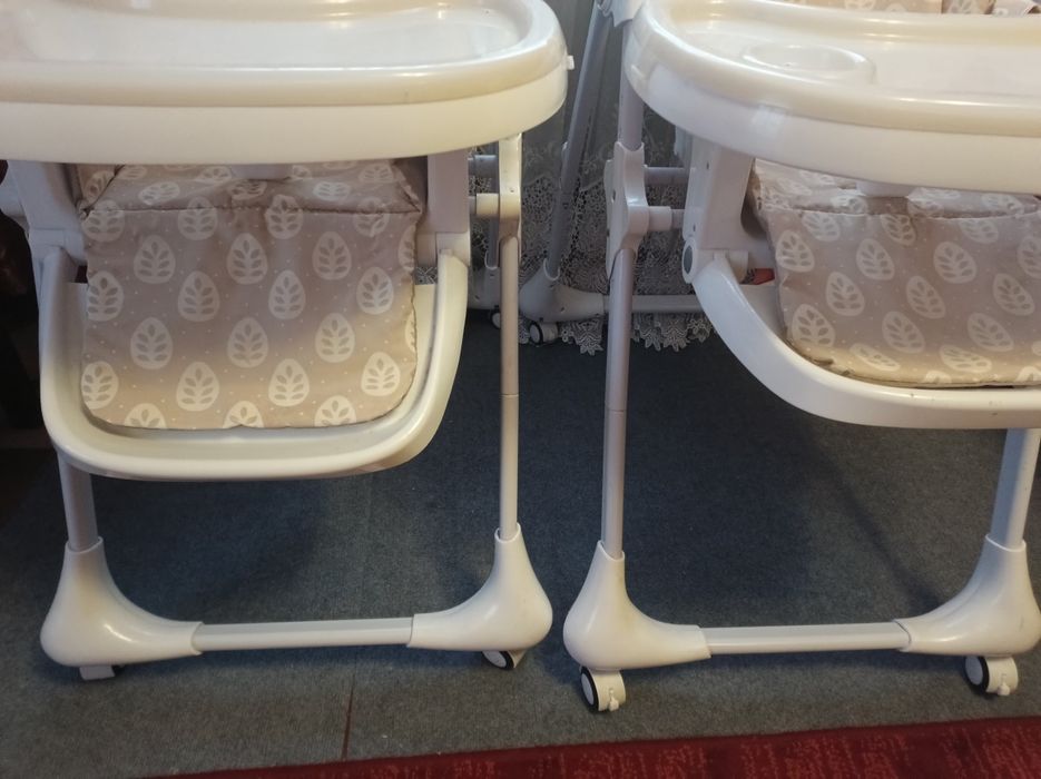 Продам стільчики для годування для двійні