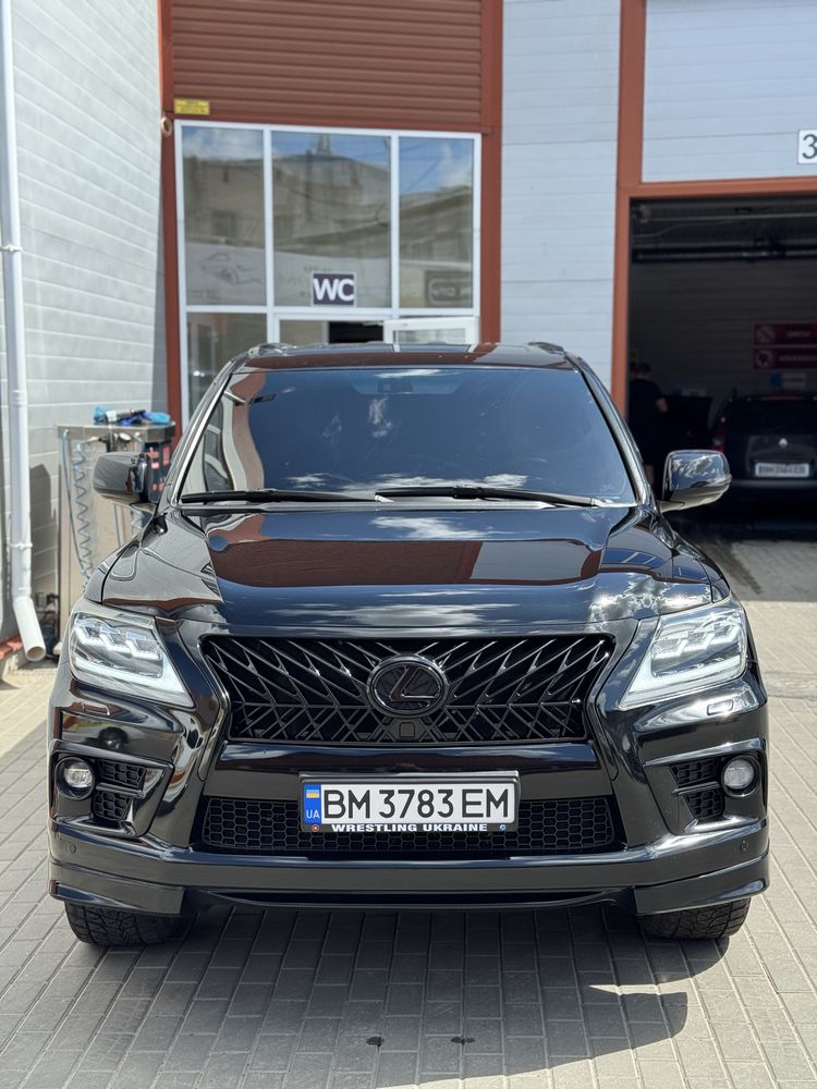 Lexus LX 570 5.7 газ/бензин black edition