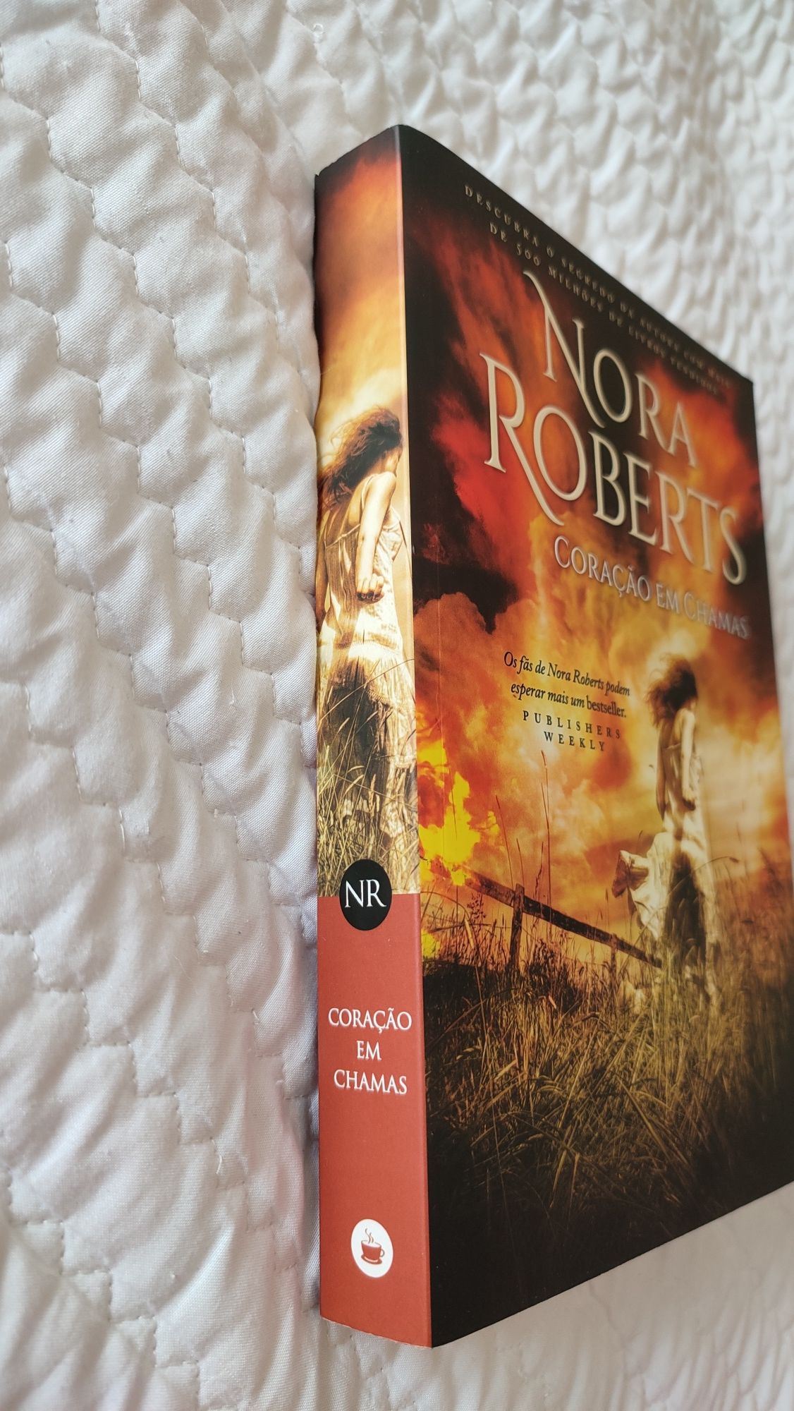 Livro Coração em Chamas
- Nora Roberts