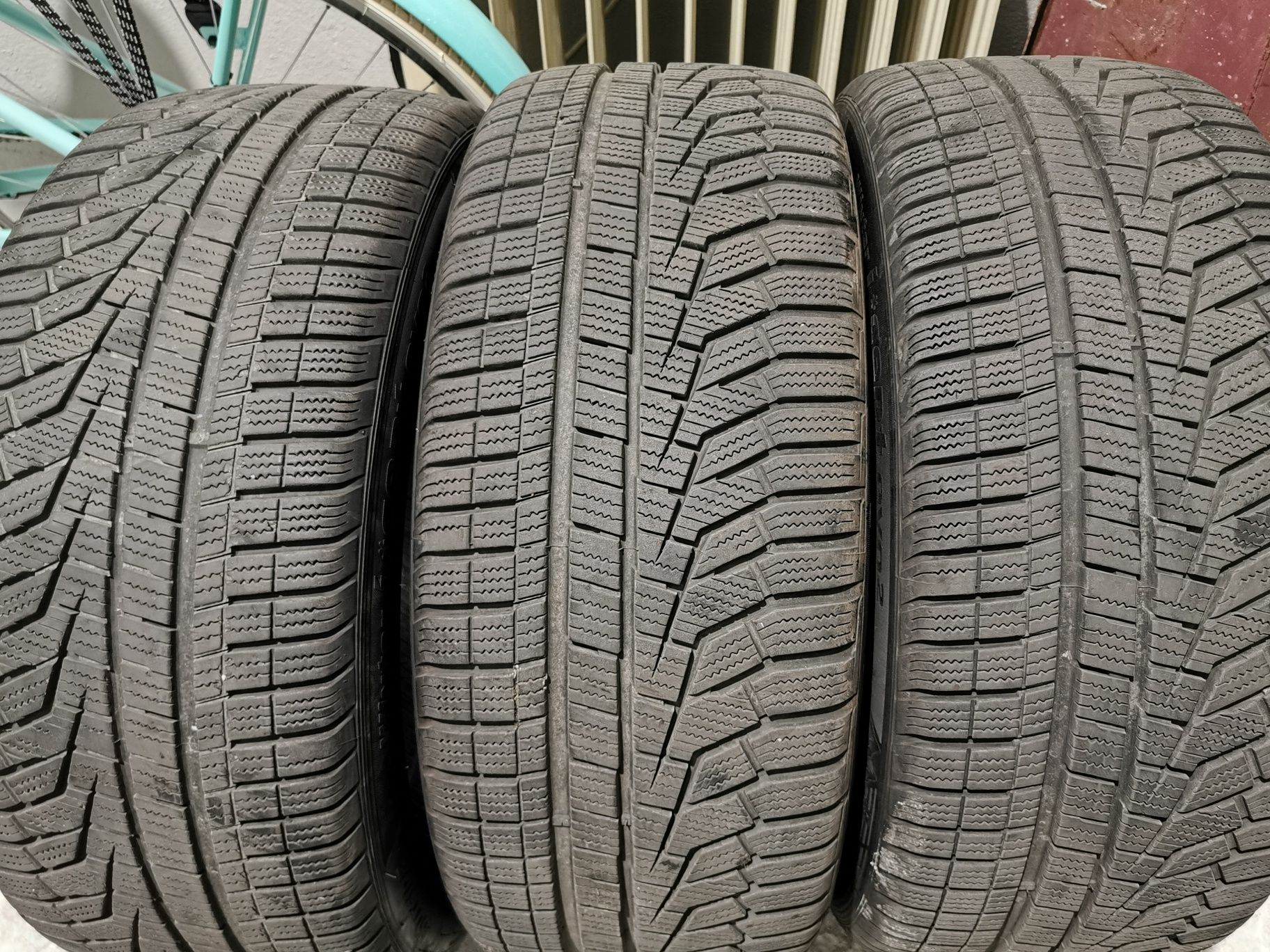 Opony zimowe Hankook Winter Icept Evo 2 o rozmiarze 235 45 R18 okazja