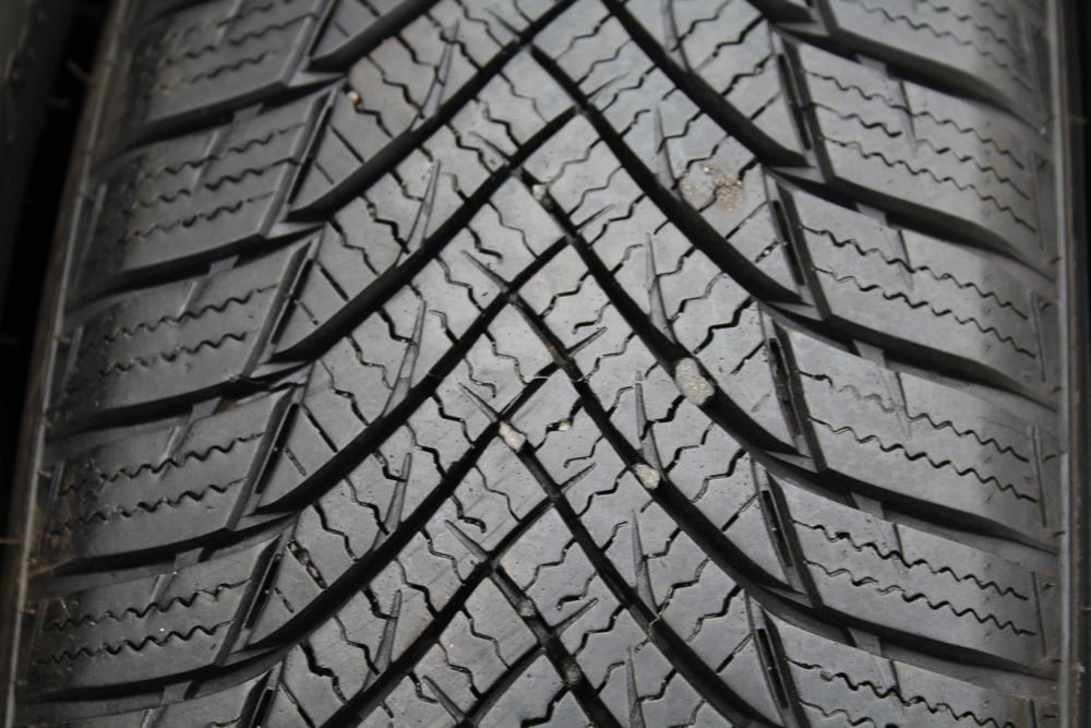185 65 R15 Goodyear// Nexen