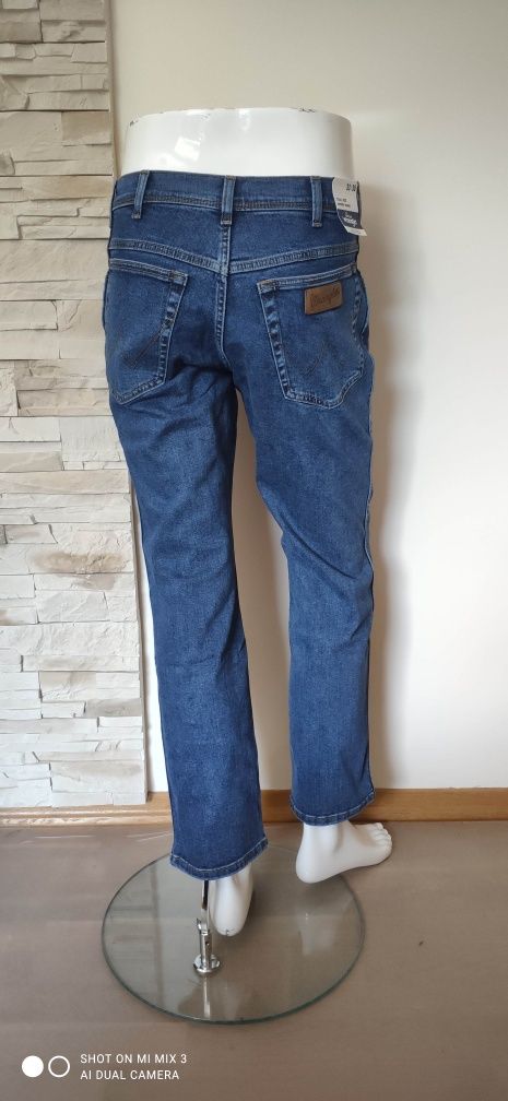 Wrangler Texas Straight Stonewash wyprzedaż męskie jeansy 33/30 jak 32