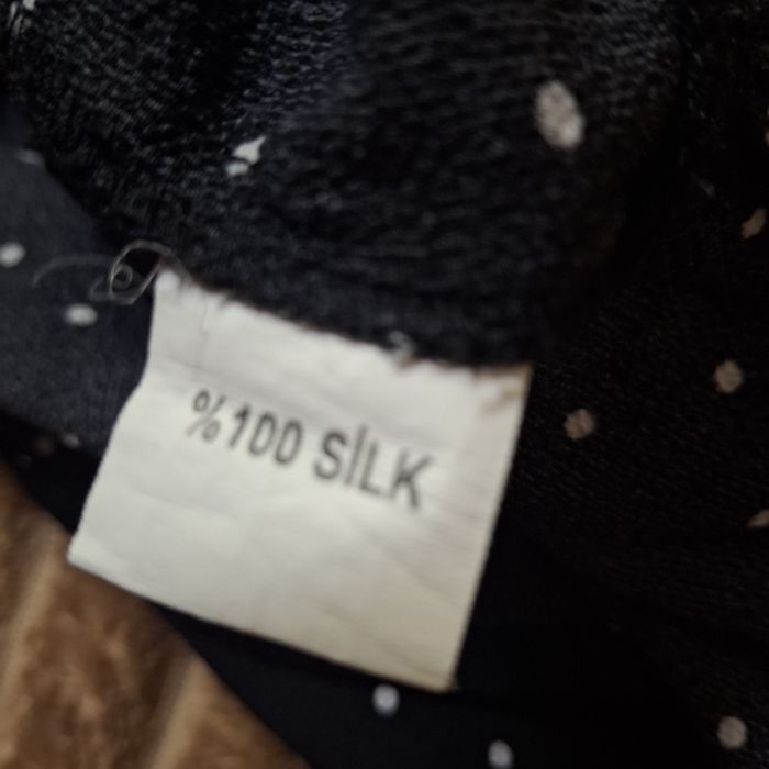 Продам нарядну елегантну сукню,з гіпюроввми вставками на рукаві