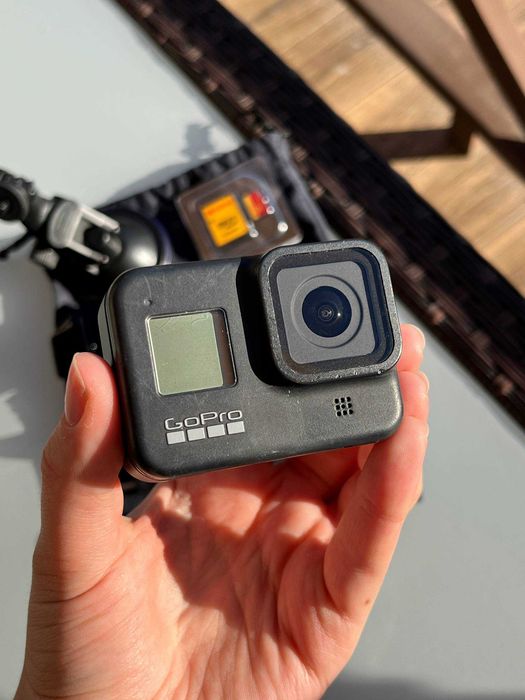 Екшн-камера GoPro Hero 8 з картою пам'яті в подарунок.
