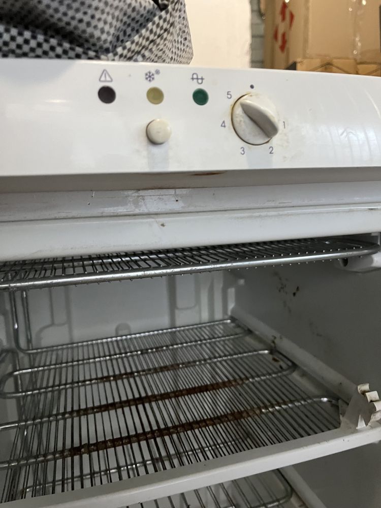 Морозильна камера ZANUSSI ZFU422W бу