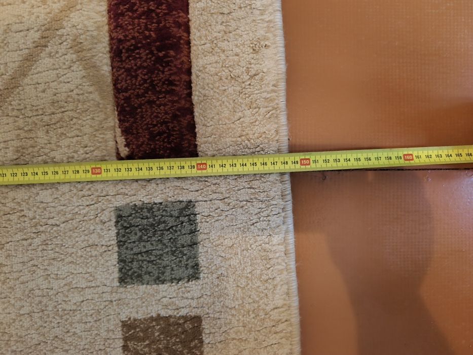 Продам овальний килим бу в гарному стані.