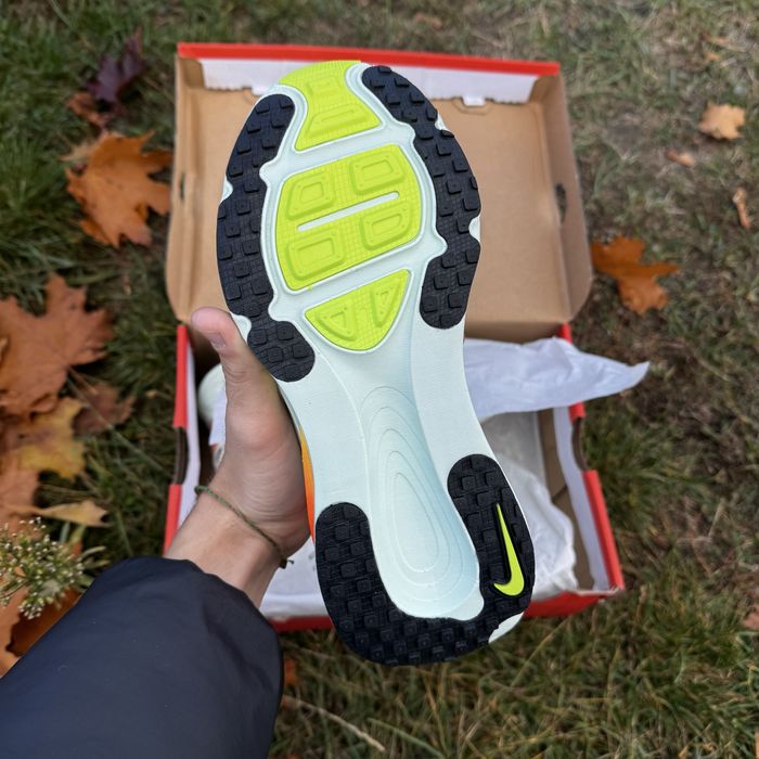 Кросівки: Nike Vomero 18