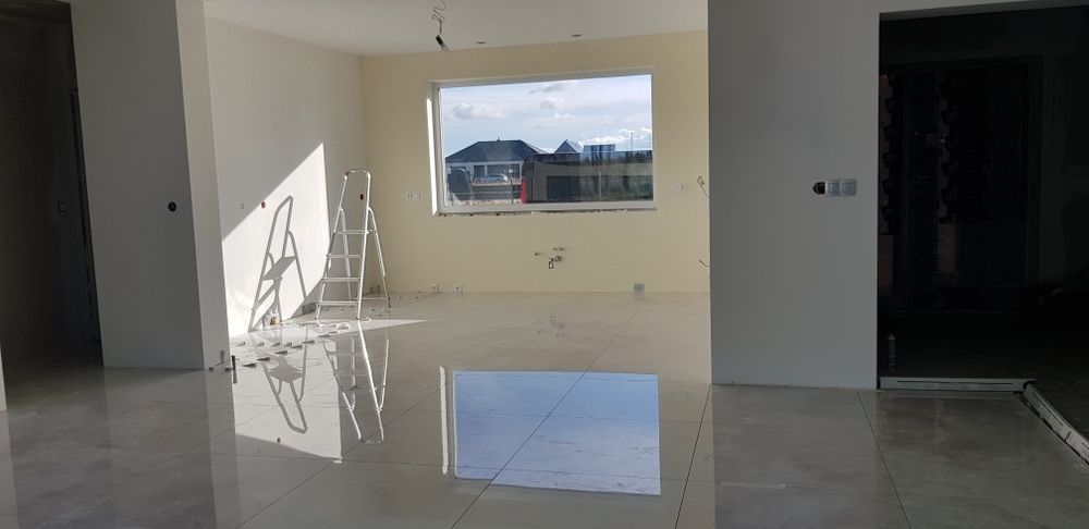 Naprawa montaż okien i drzwi. Montaż parapetów, wykończenie wnętr