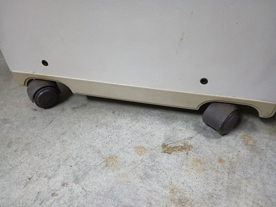 Secretaria multifuncional em madeira lacada branco.
Medidas: 96/80/50c