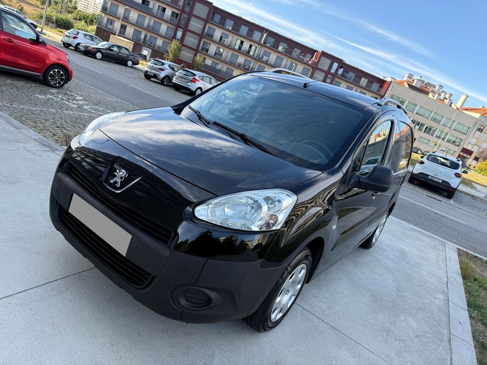 Peugeot Partner - 2014 c/ GPS e CarPlay - 1.6 HDi