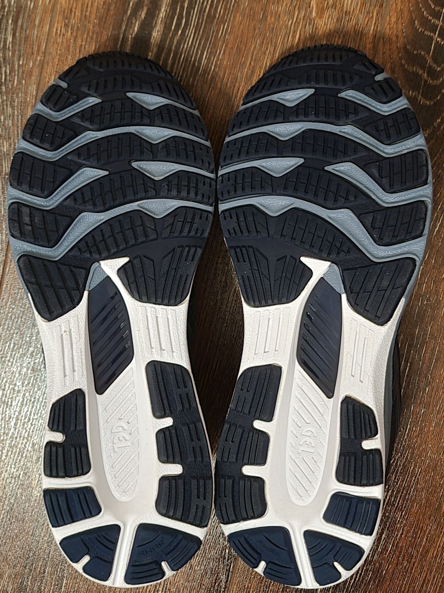 Оригінал 100% чоловічі кросівки asics gel kayano 28  eur 44