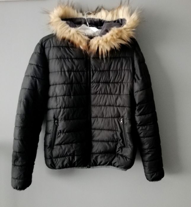 Czarna kurtka z futerkiem rozm.S