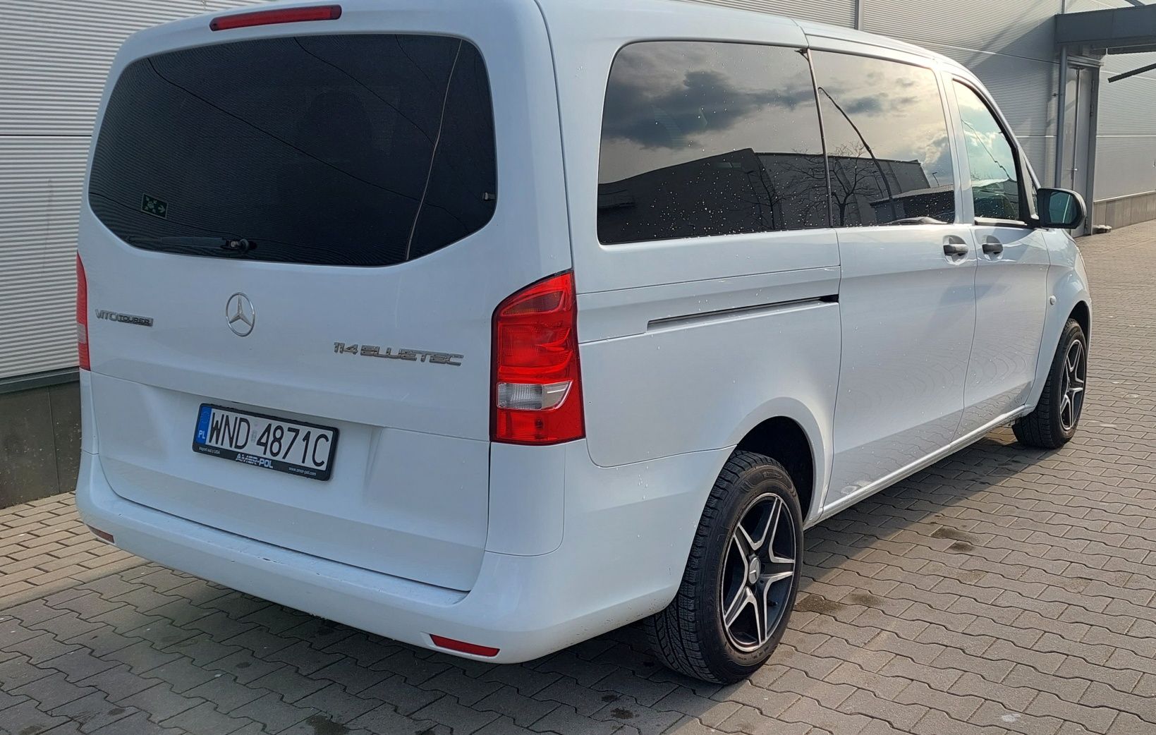 wynajem busa samochodu 7 9 osobowego z hakiem bus 9 osobowy