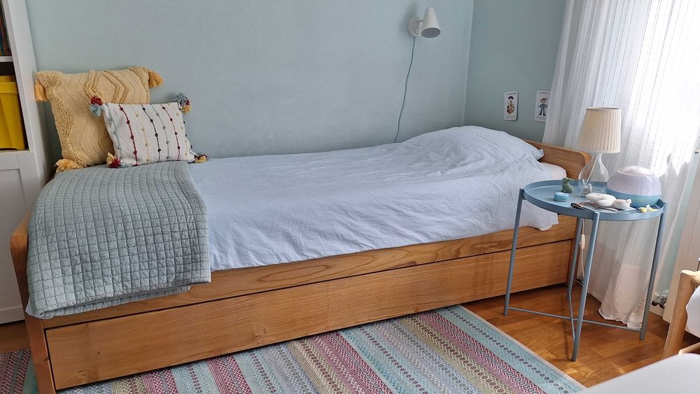 Cama solteiro em madeira maciça NOVA