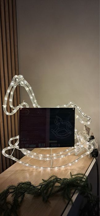 Konik Na Biegunach LED Light Zone Zewnętrzny