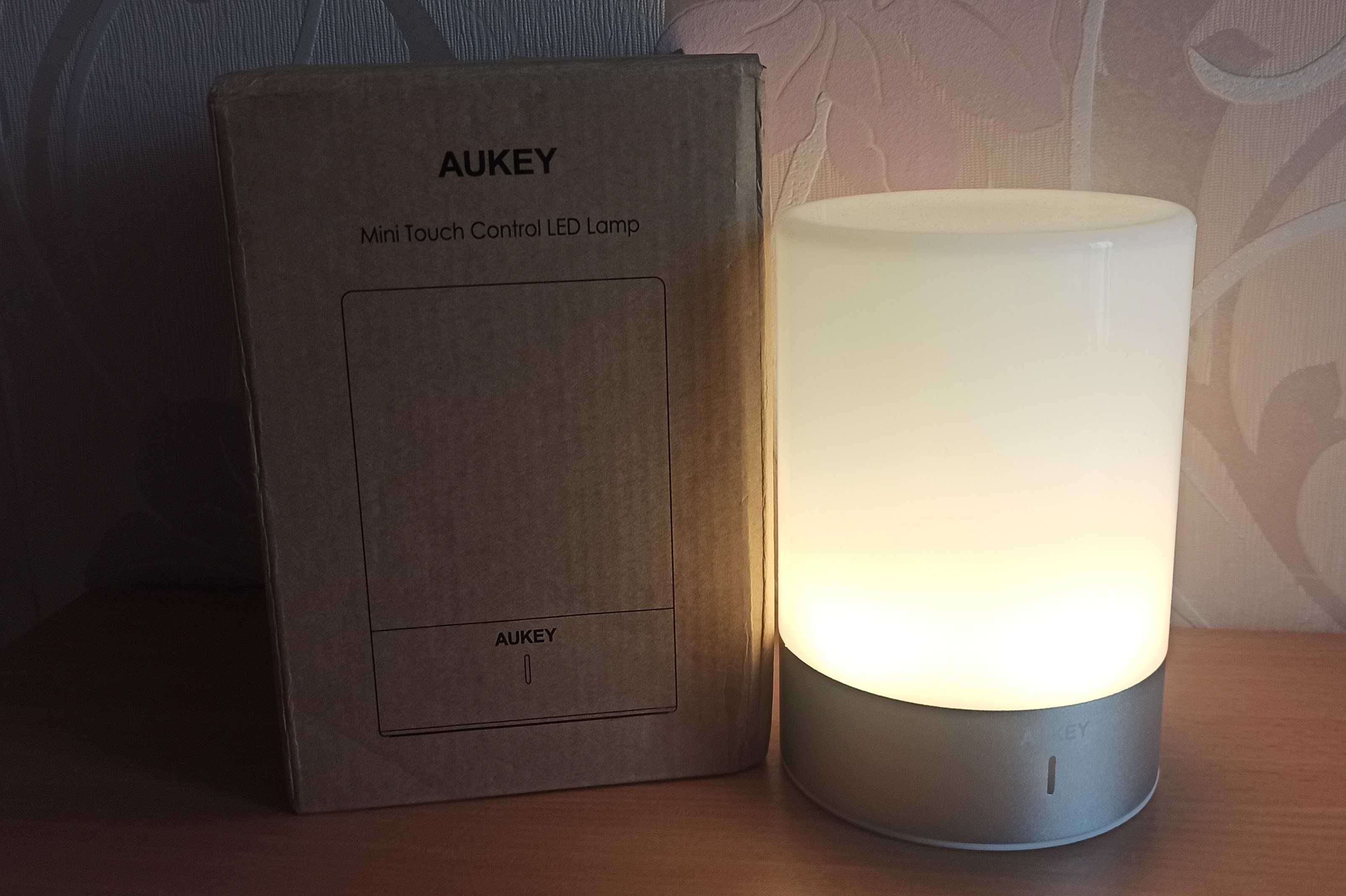 Світлодіодна лампа AUKEY Mini Touch Control RGB LED Lamp (LT-ST21)