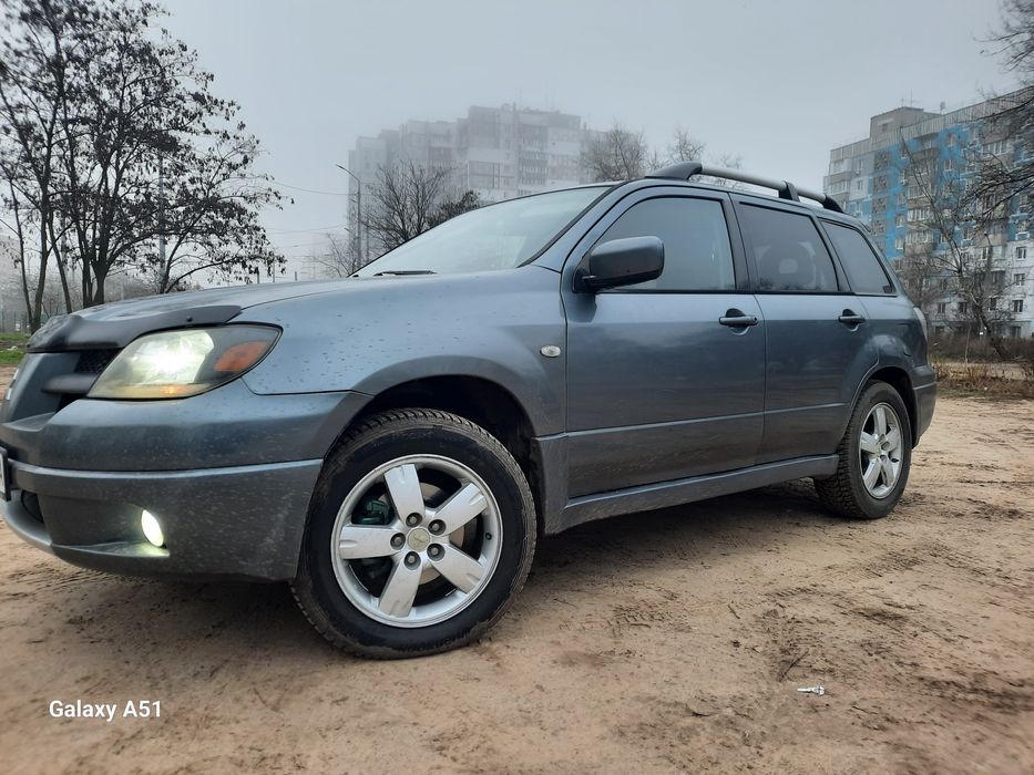 В продаже Mitsubishi autlender 2003 года.  На 4 газу .На полнейшем ход