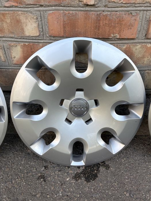 Ковпаки Audi R15 оригінал