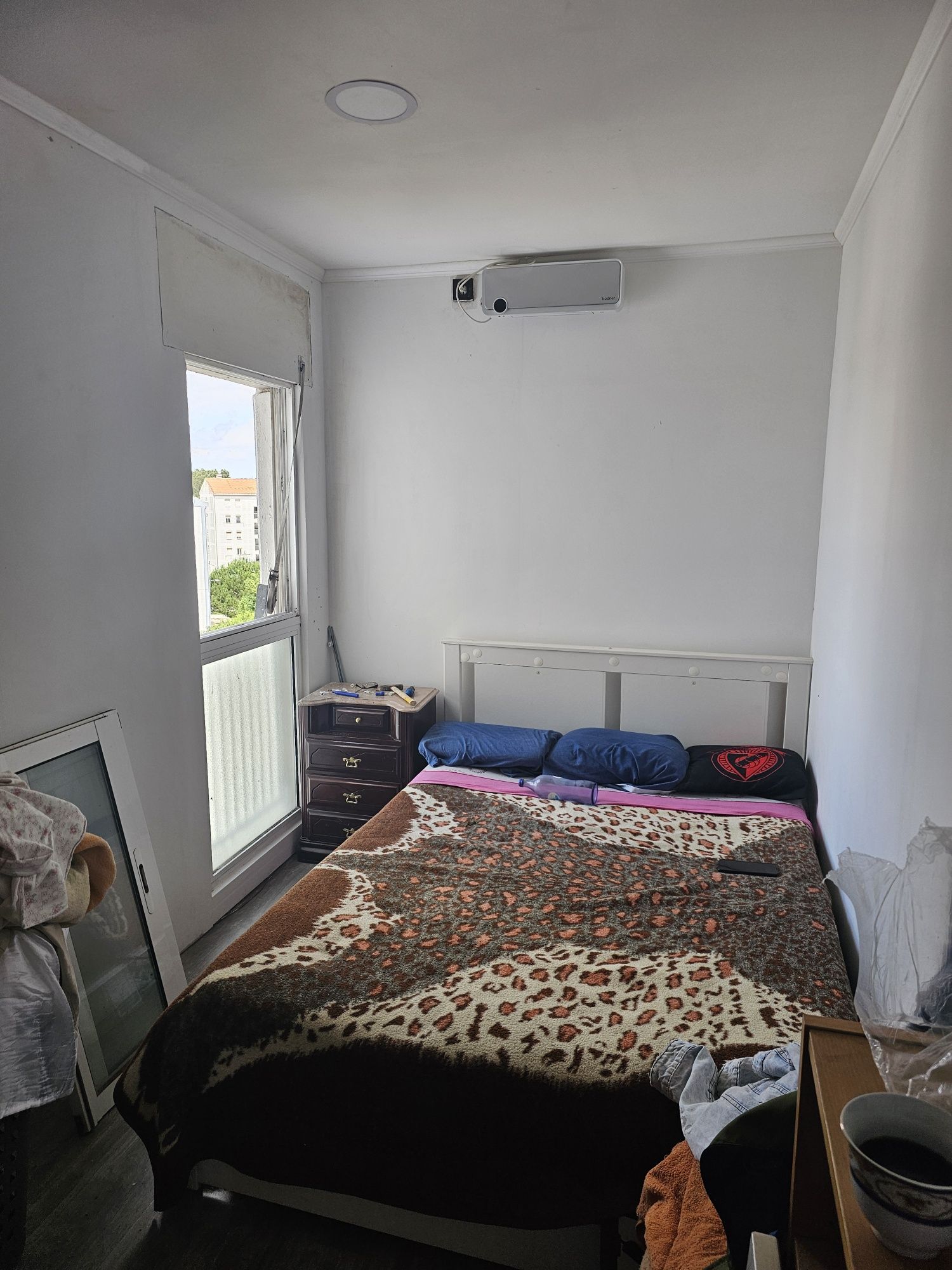 Alugo quarto solteiro