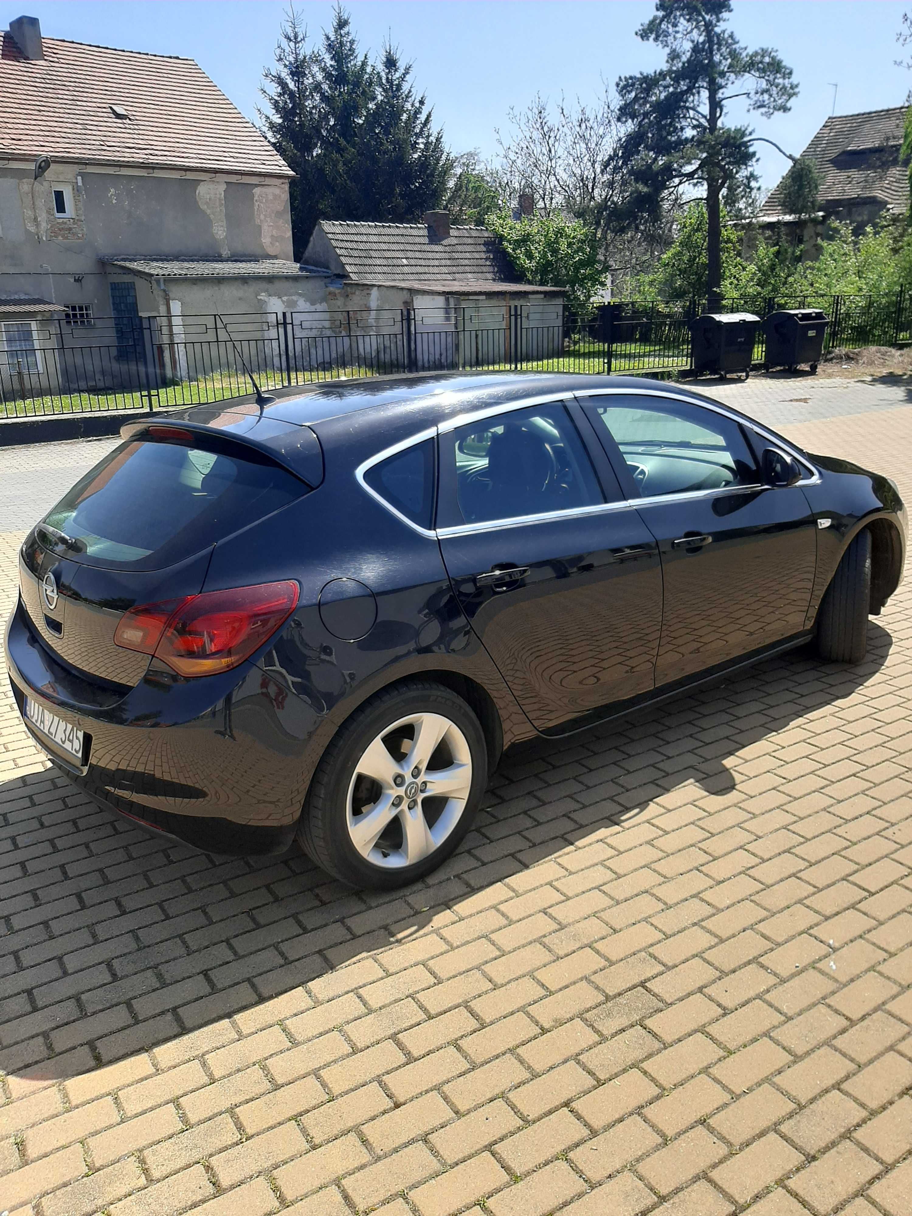 Opel Astra j 2010r benzyna