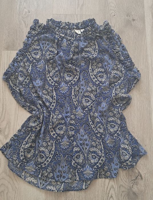 Luźna zwiewna cieniutka bluzeczka z uroczymi falbankami