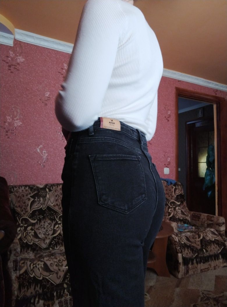 Жіночі прямі джинси труби