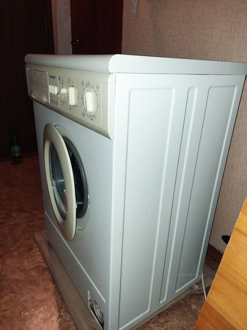 Пральна-сушильна машина indesit wdn 2296 xwu