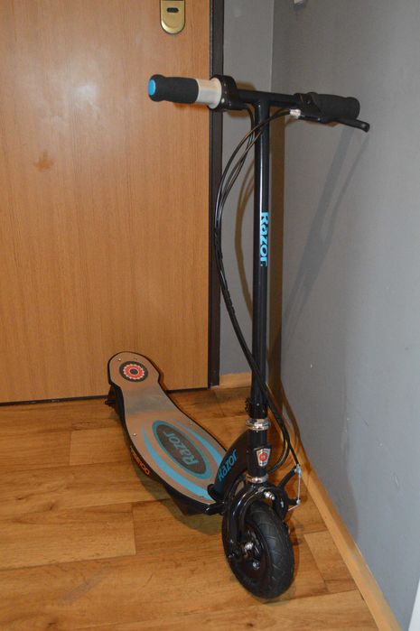 Jak nowa!  Hulajnoga elektryczna Razor E100