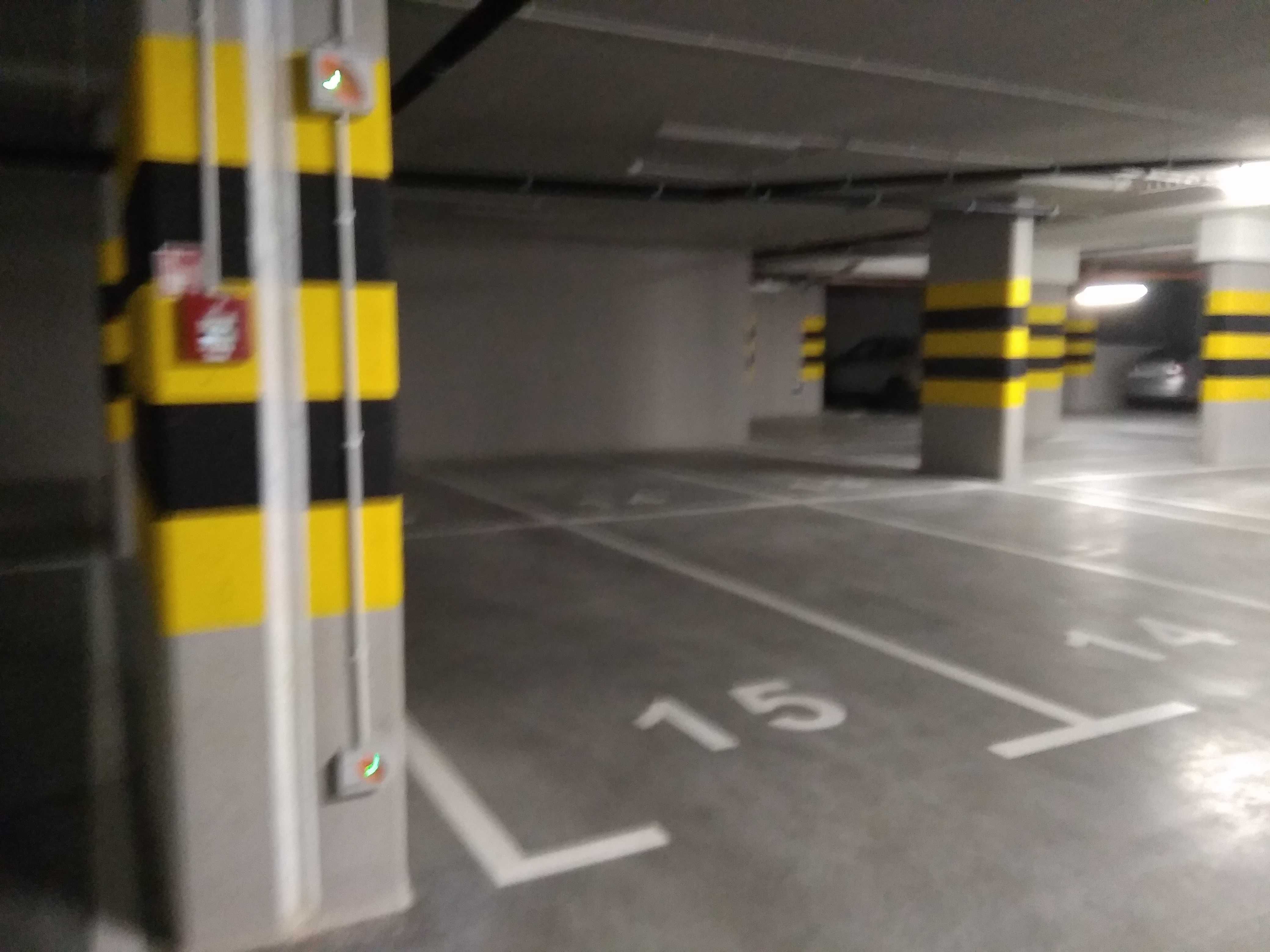 Wynajmę miejsce na 2 auta w garażu podziemnym, ul. Mołdawska, Ochota.