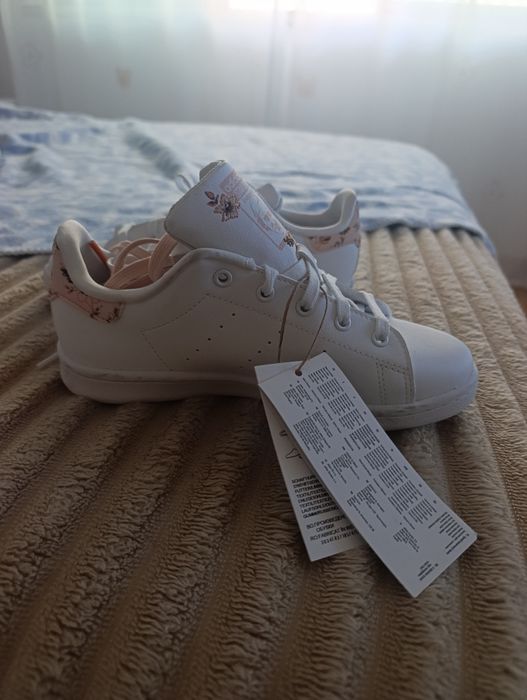 Tênis de menina (adidas)