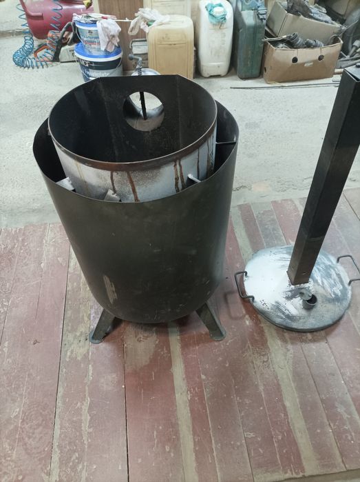 Продам буржуйку верхнього горіння та труби до неї.