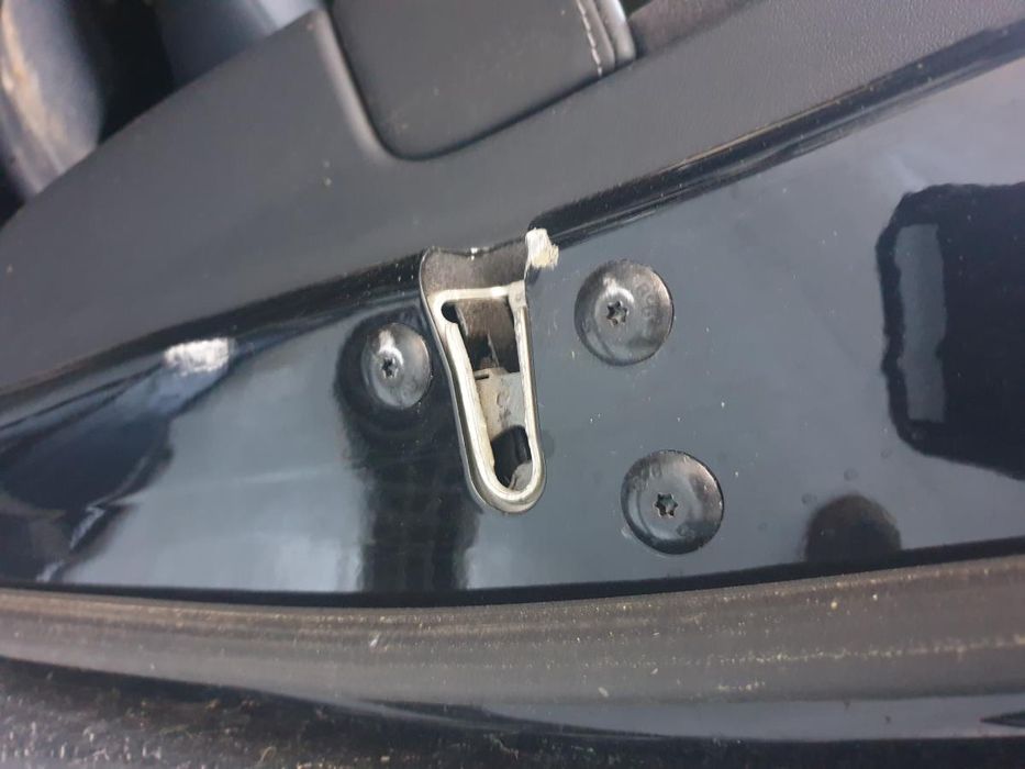 Fechadura / fecho porta trás direito TESLA Model 3 (5YJ3)