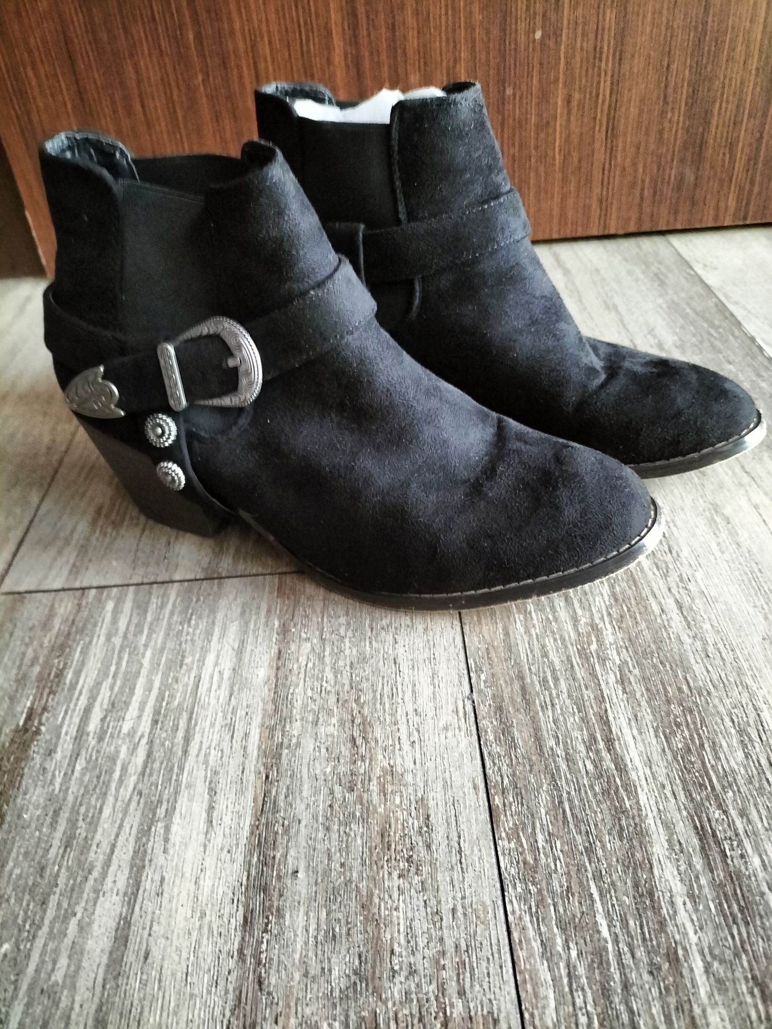 Buty damskie na korku