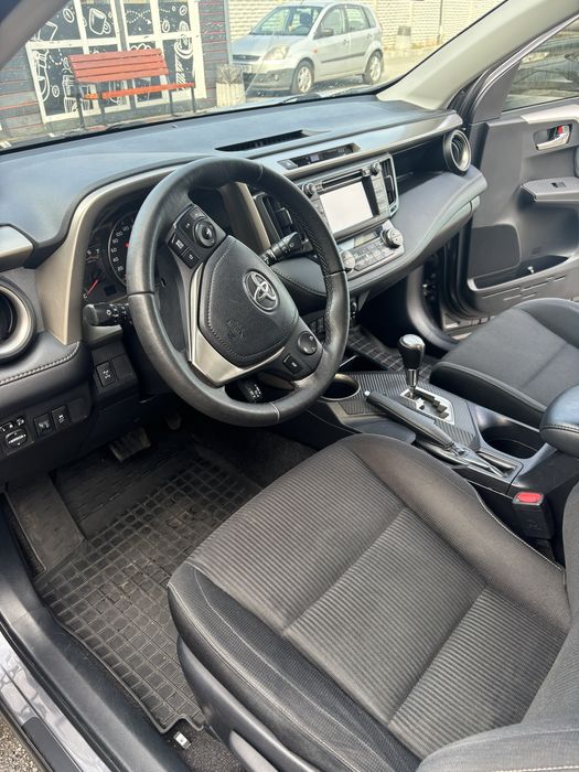 Toyota RAV4 2.2 diezel офіційний, без підфарбувань
