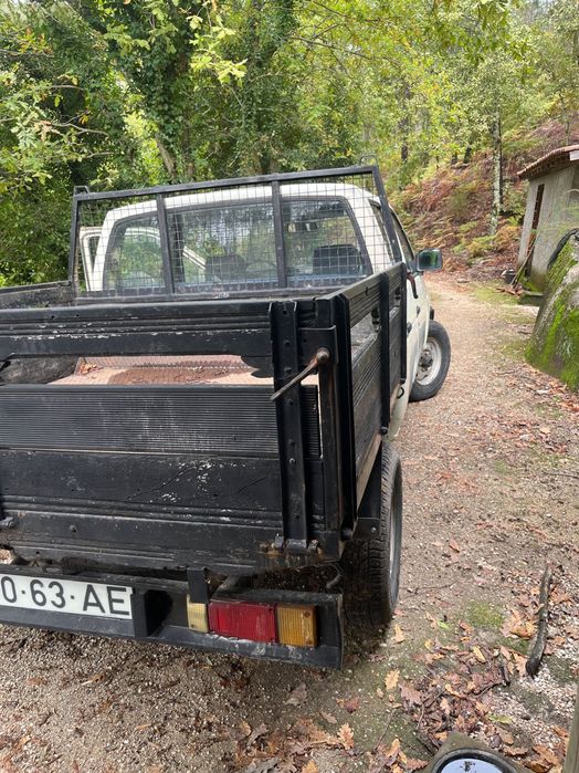 Carrinha d21 4x4 direção assistida 5 lugares