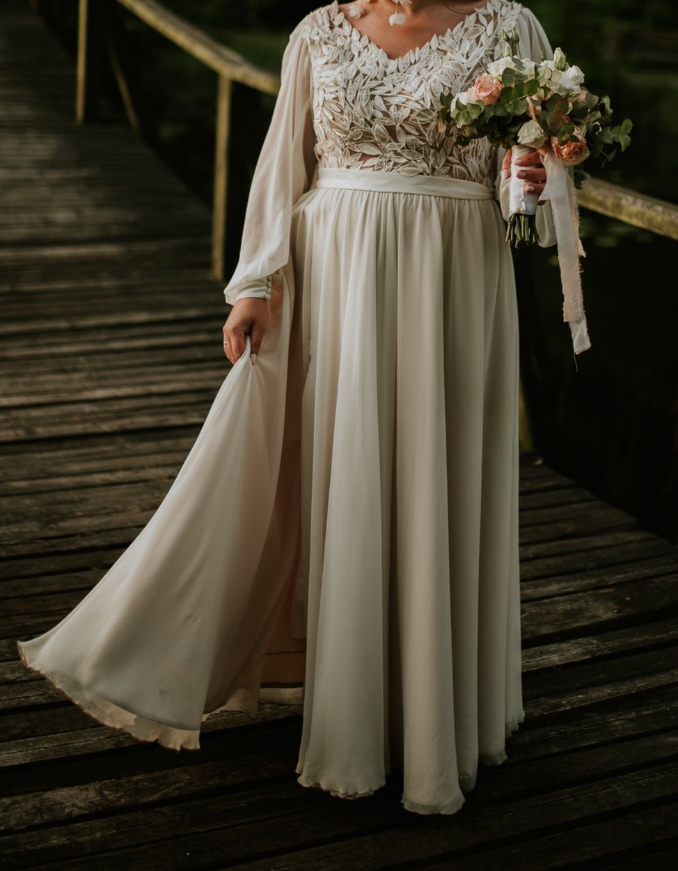 Suknia ślubna 44 / 46 z odpinanymi rękawami plus size