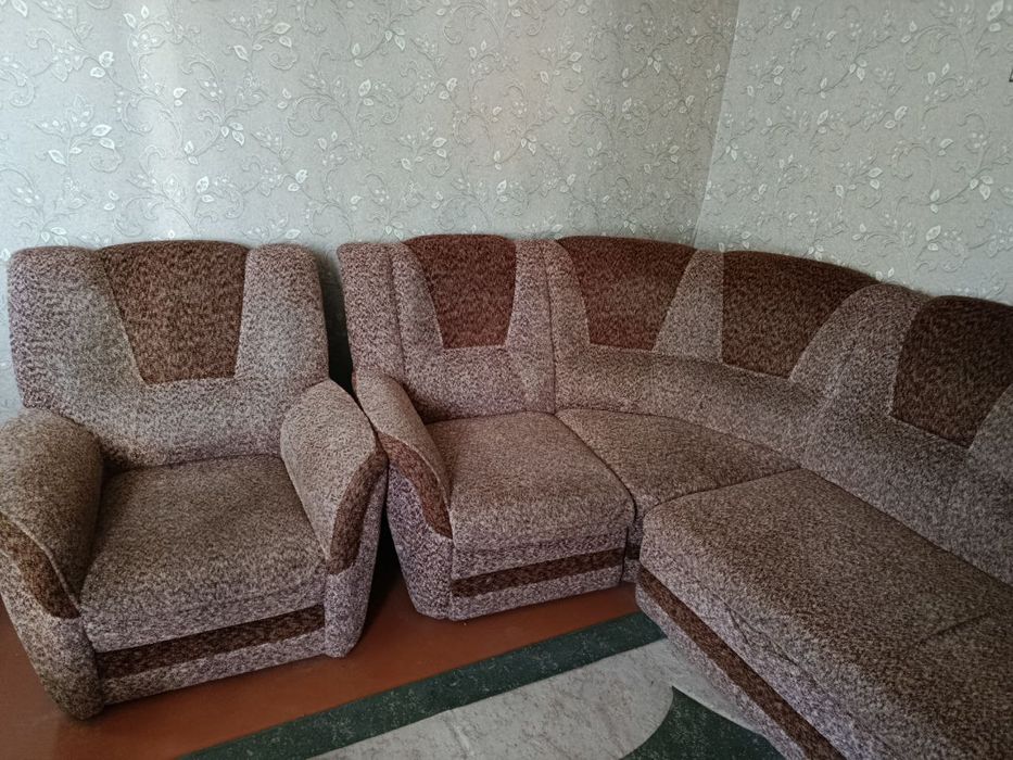 Продам мягкий уголок (диван + кресло)