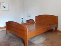 Cama de madeira maciça em muito bom estado