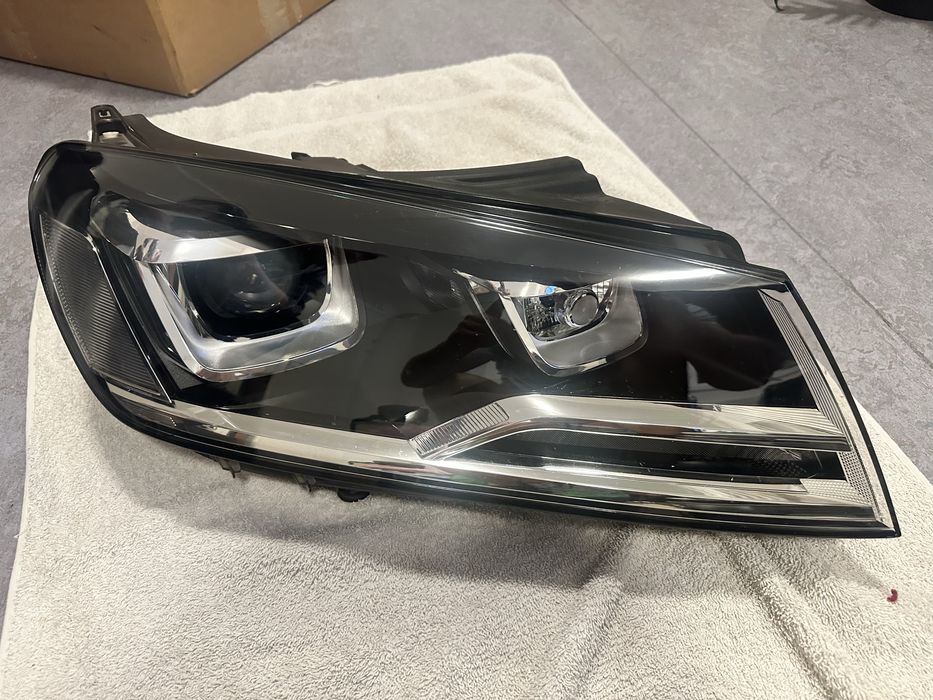 Продаёться две правых фары для Volksvagen Taureg 2017 года