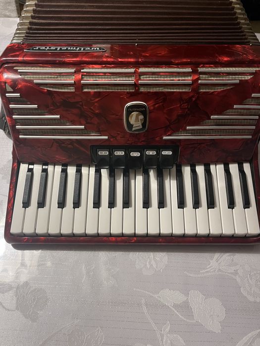 Akordeon Weltmeister seperato Standard 72 basy