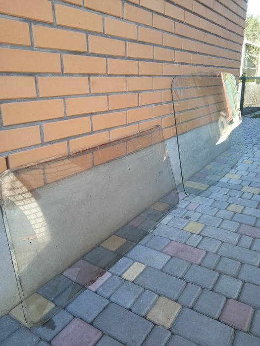 і заднє скло РАФ в доброму стані