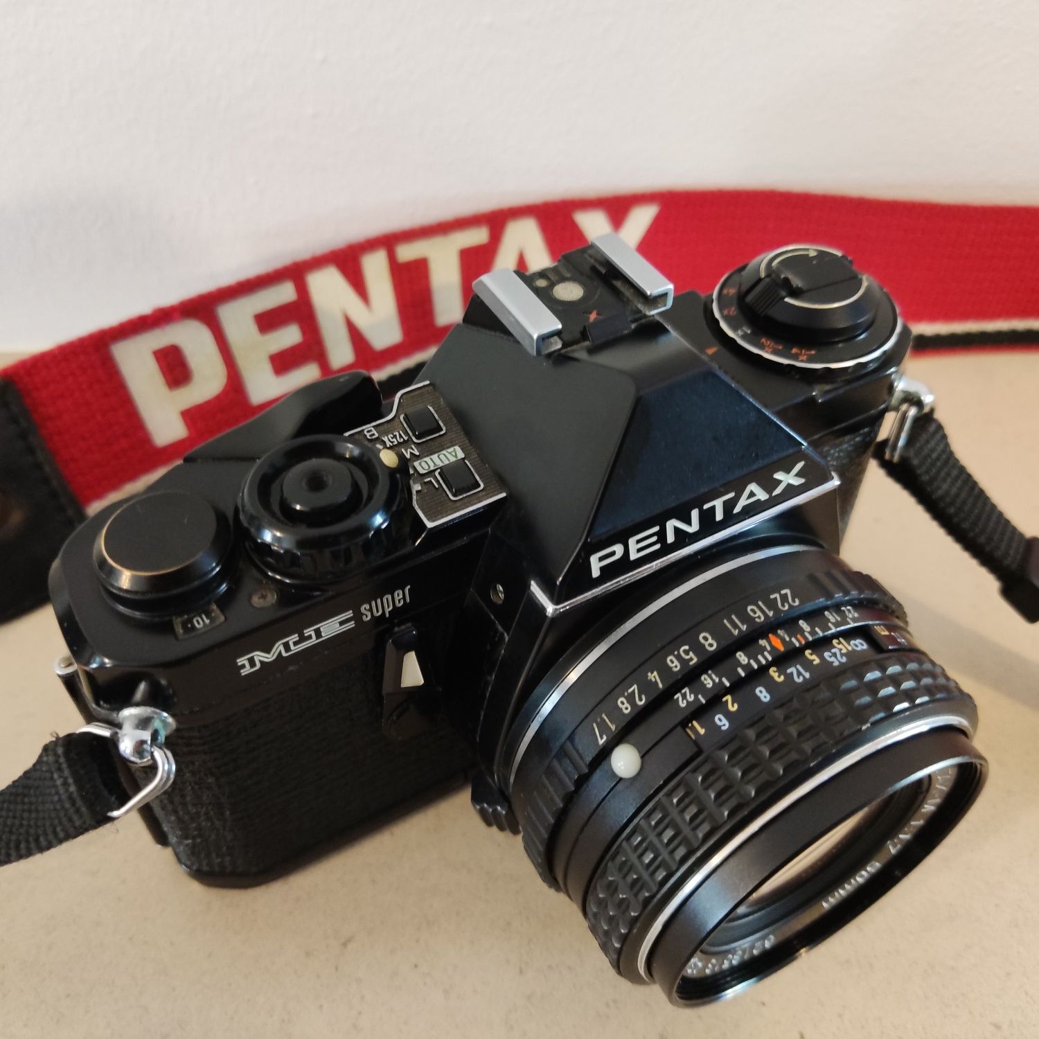 Pentax ME Super (black version) + SMC Pentax-M 1:1.7 50mm Ø 49 mm
