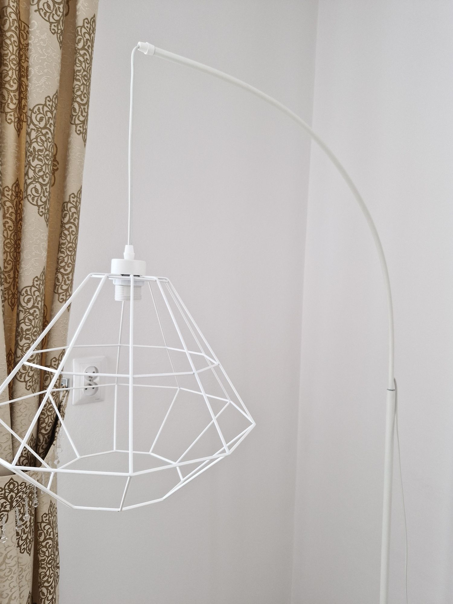 Lampa wolno stojąca