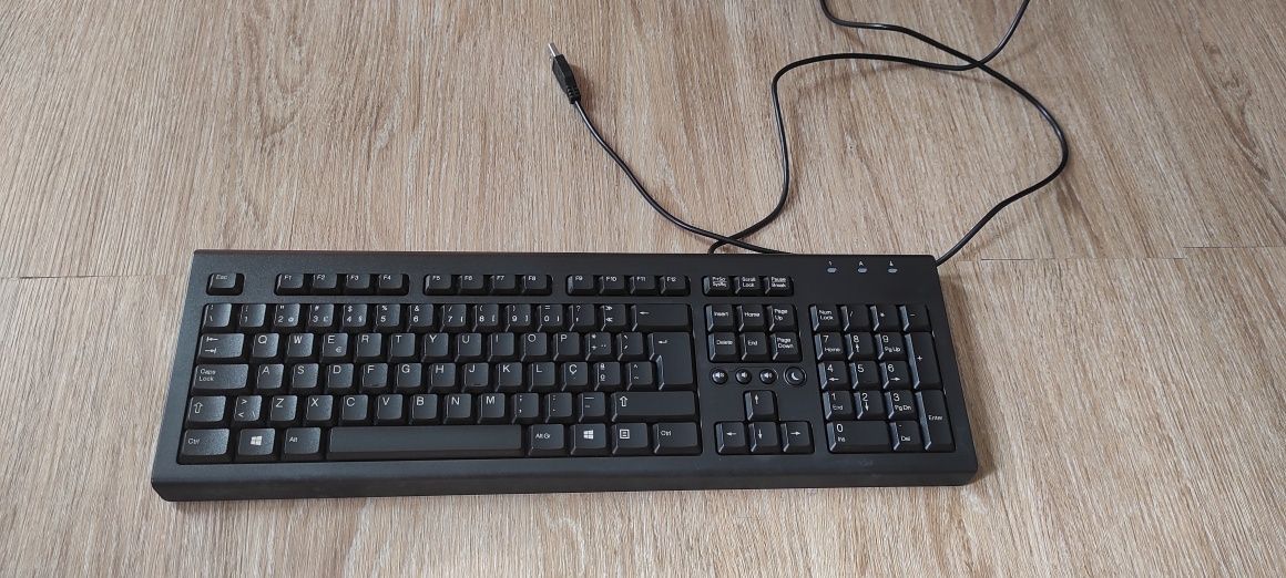 Teclado com entrada de USB