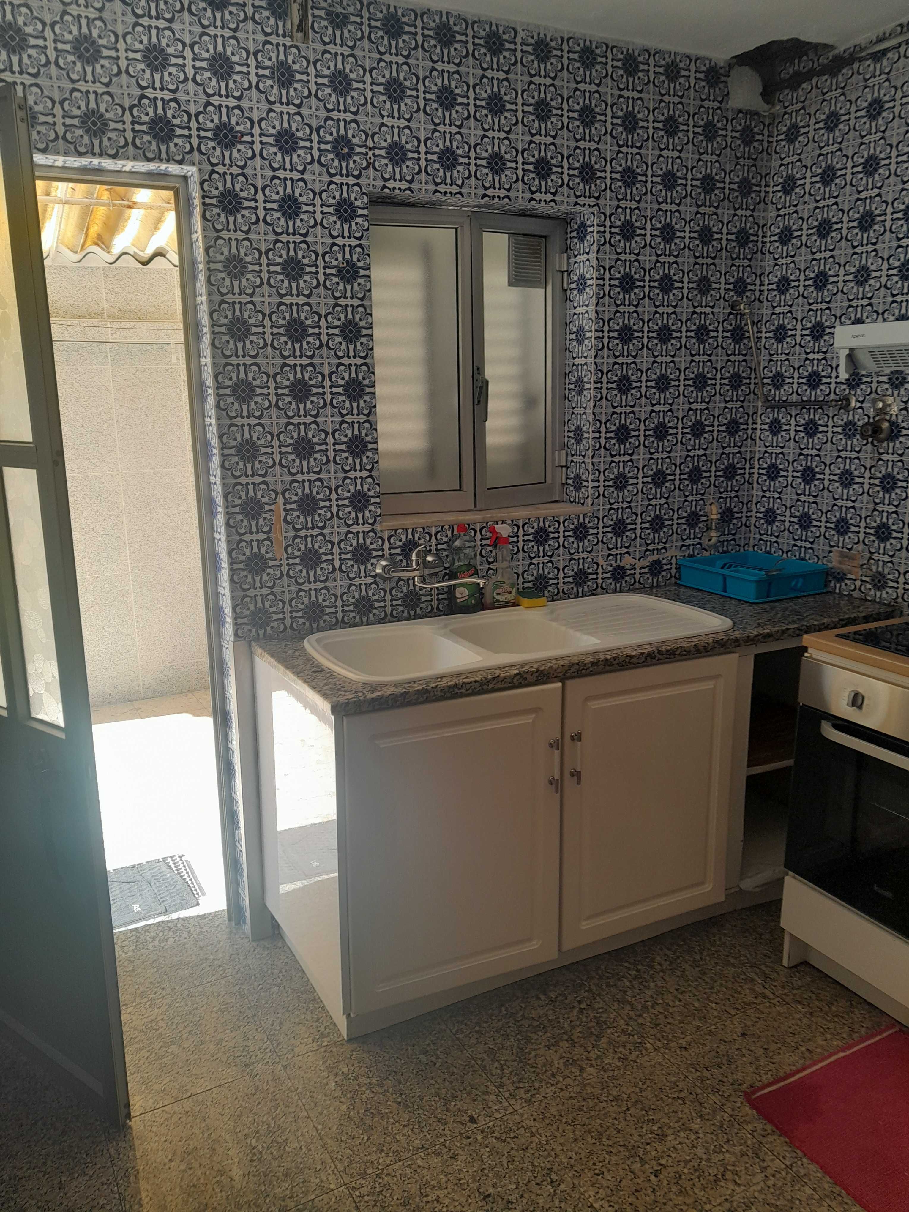 Alugo quarto para mulheres