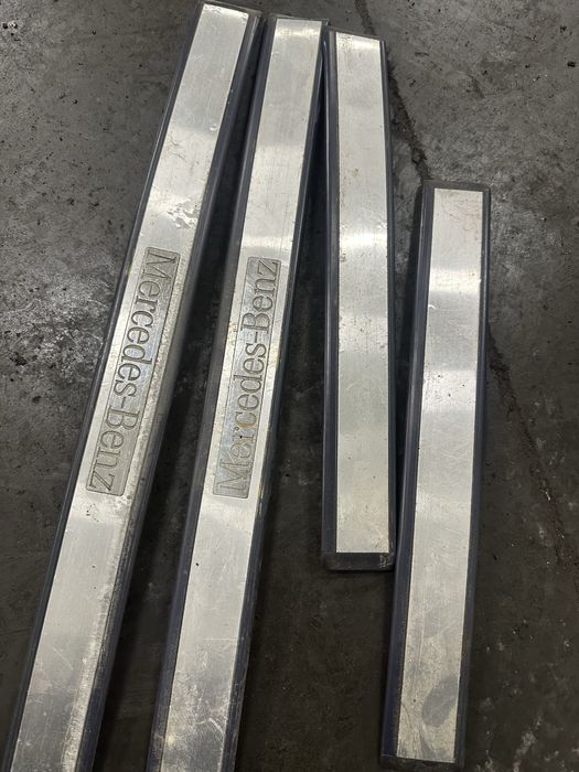 Komplet listew progowych listwa chrom nikiel mercede w 210 niebieskie