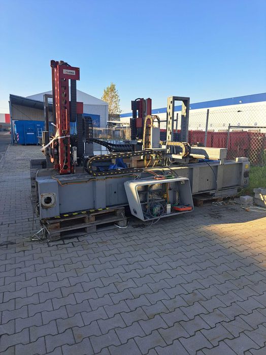 2 robot manipulatory