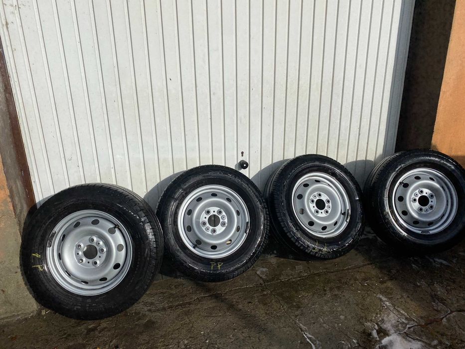 Kompletne koła Fiat Ducato 215/75R 15C prawie nowe ,salon