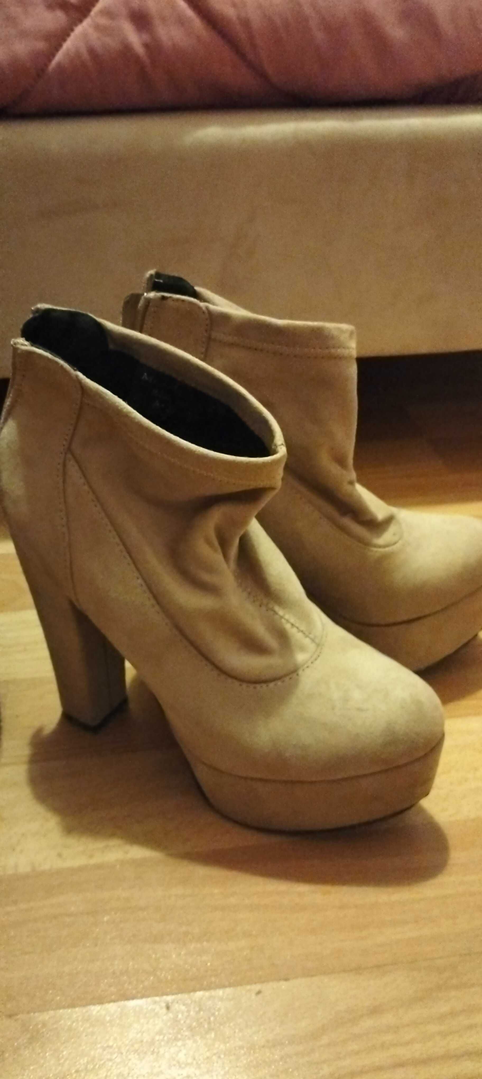 Sapatos senhora em bom estado